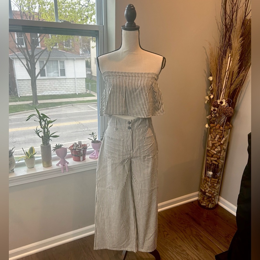 ✨Billabong (NWOT) Matching Crop Top and Pant Set Size S✨
